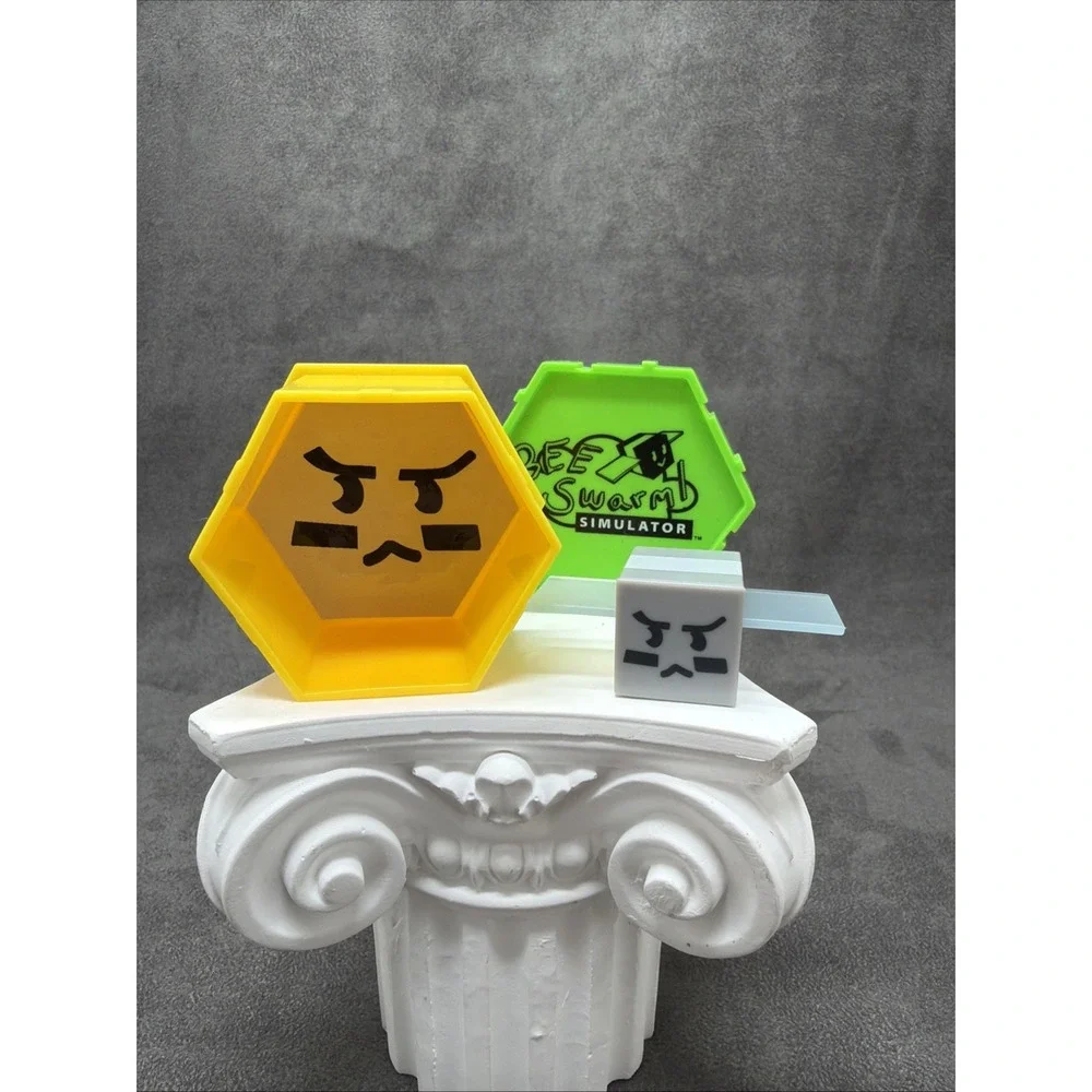 Bee Swarm Simulator Mini Series 1 Brave Bee Figure & Comb